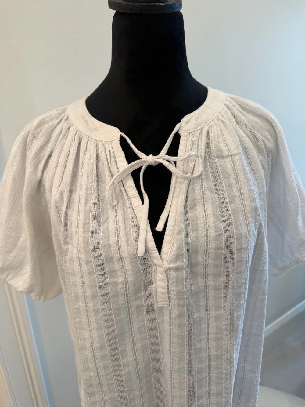 LOFT Bubble Sleeve Peasant Blouse with Tie Neck - runs large fits like a medium!